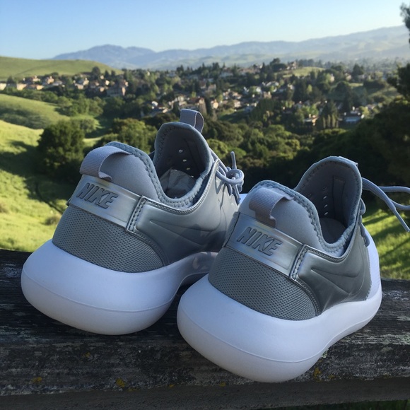 Nike Roshe Two 2 Rosherun Shoe Metallic Silver - Picture 3 of 7